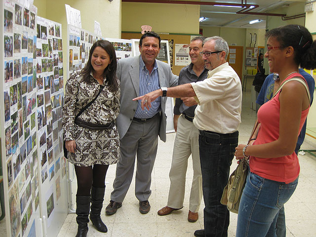 Juventud incrementa su colaboración con el IES Miguel Espinosa - 1, Foto 1