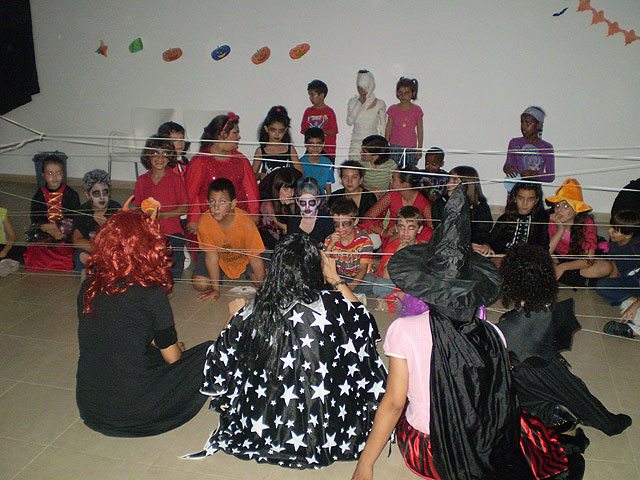 Los niños del barrio del Carmen de Las Torres de Cotillas disfrutaron de Halloween - 2, Foto 2