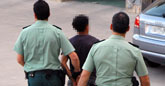 La Guardia Civil detiene a dos personas por un robo con violencia e intimidacin en Beniajn