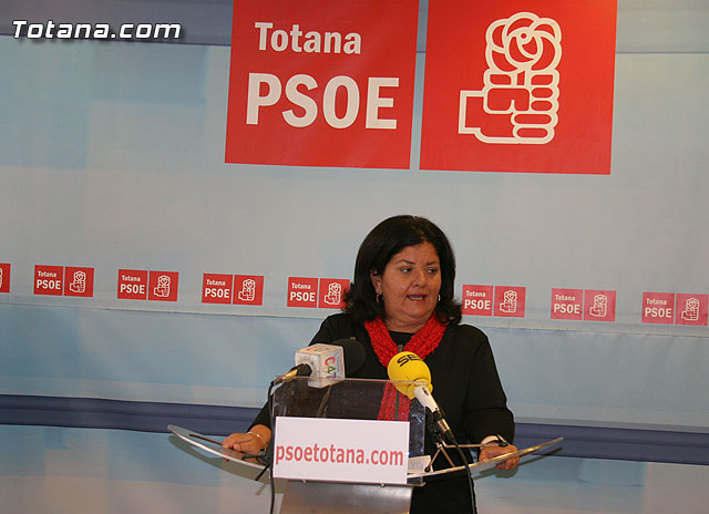 Lola Cano ofreció una rueda de prensa para valorar la visita a Totana del Defensor del Pueblo, Foto 1