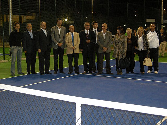 El delegado del Gobierno y el alcalde de Alhama inauguran las pistas de tenis construidas con cargo al Fondo Estatal de Inversin Local, Foto 1