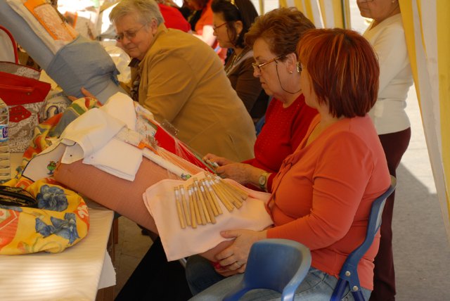 Un centenar de mujeres participan en el “IX Encuentro de Bolillos” en Ceutí - 1, Foto 1