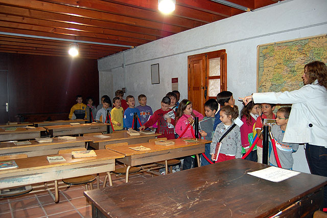 Más de 100 alumnos del colegio Monte Anaor de Alguazas visitan la Torre Vieja de El Paraje - 2, Foto 2
