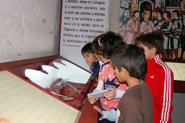 Más de 100 alumnos del colegio Monte Anaor de Alguazas visitan la Torre Vieja de El Paraje - 3, Foto 3