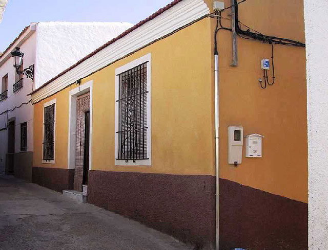 Una de las fachadas restauradas por la Consejería de Obras Públicas y Ordenación del Territorio en Aledo, Foto 1