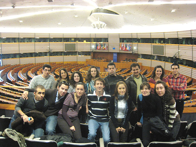Los estudiantes universitarios de la Región visitaron el Parlamento Europeo, Foto 1