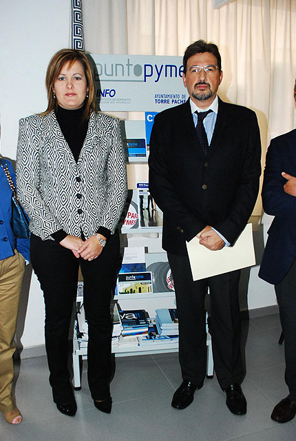 El director del Info, Juan José Beltrán, inaugura el Servicio de Información de Torre Pacheco, Foto 1