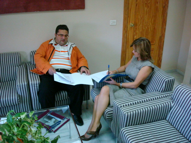 El concejal de Bienestar Social mantiene una reunión de trabajo con la nueva directora del Instituto Murciano de Acción Social, Foto 1
