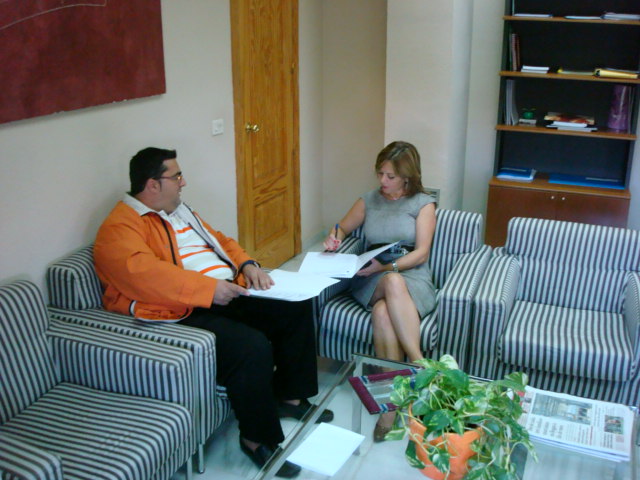 El concejal de Bienestar Social mantiene una reunión de trabajo con la nueva directora del Instituto Murciano de Acción Social, Foto 2