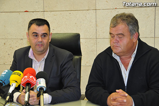 El alcalde pide al delegado del Gobierno que intensifique el dispositivo de seguridad de la Guardia Civil ante la oleada de robos de uva de mesa, Foto 1