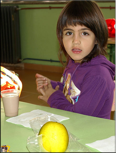Cada alumno debía aportar a su menú una pieza de fruta traída desde casa, Foto 2