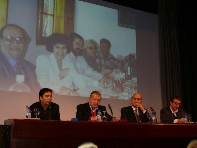 Cuatro escritores recitaron alguno de sus poemas ganadores en el premio literario ‘Ciudad de Jumilla’ - 2, Foto 2