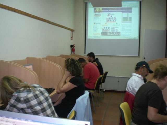 La concejalía de Nuevas Tecnologías consolida el proyecto Red de Aulas de Informática de Totana: RAITOTANA, Foto 3