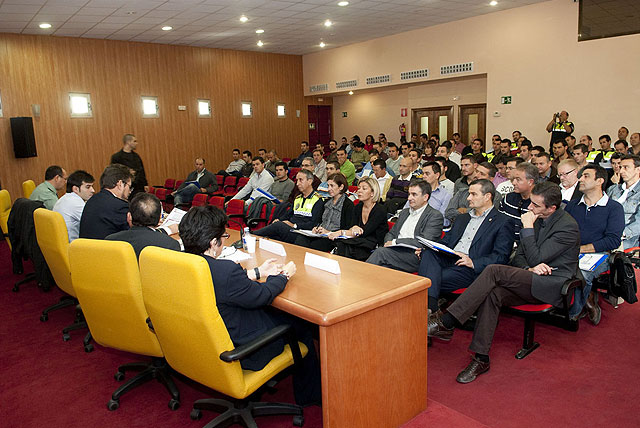 Más de un centener de policías locales se actualizan en materia de tráfico - 1, Foto 1