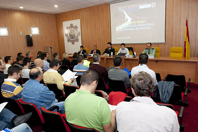 Más de un centener de policías locales se actualizan en materia de tráfico - 2, Foto 2