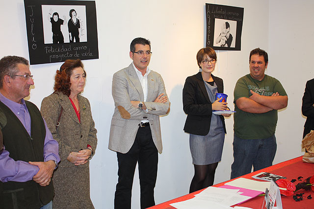 El pasado viernes, 6 de noviembre, se presentó en la Sala de Exposiciones de Cajamurcia el calendario solidario realizado por la Asociación Prometeo - 1, Foto 1