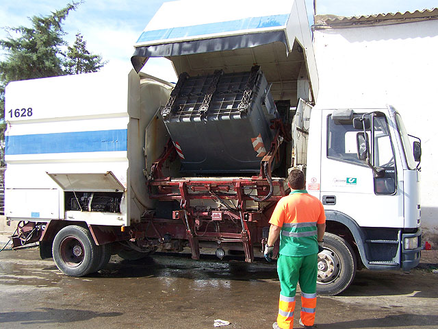 Limpieza y Medio Ambiente activa un dispositivo especial de mantenimiento, reparación y conservación de contenedores - 2, Foto 2