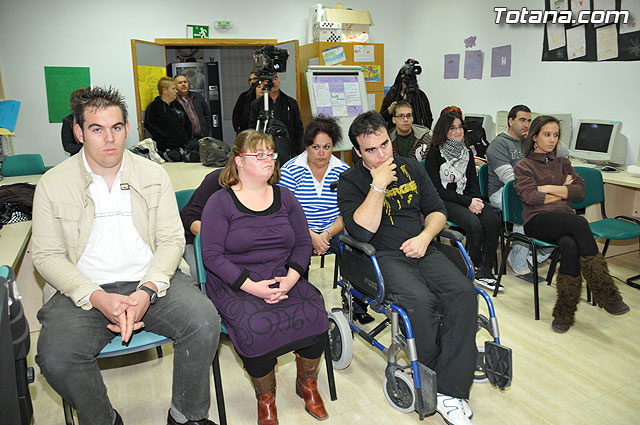 Entregan sus diplomas a 20 jvenes en situacin de desempleo que han participado en un curso impartido por MIFITO - 5