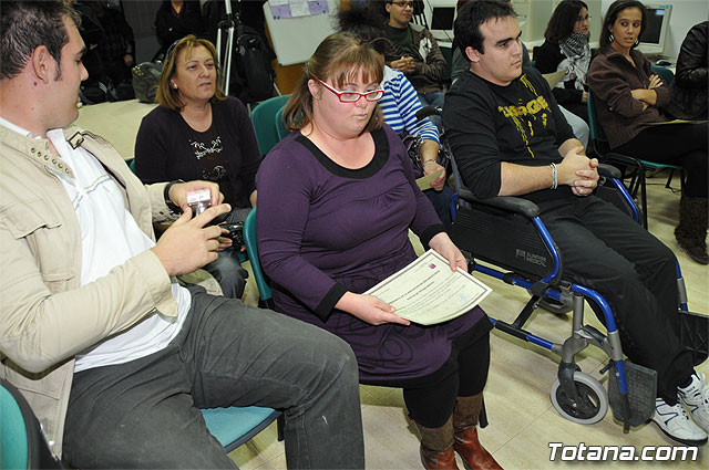 Entregan sus diplomas a 20 jvenes en situacin de desempleo que han participado en un curso impartido por MIFITO - 11