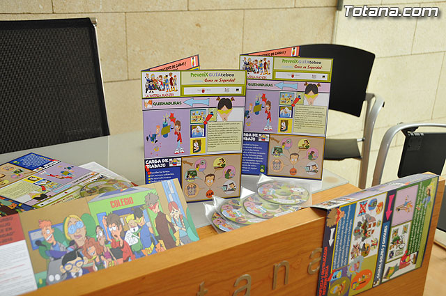 Ayuntamiento e Instituto de Seguridad Laboral inician una campaña para fijar hbitos de prevencin en los adolescentes - 4