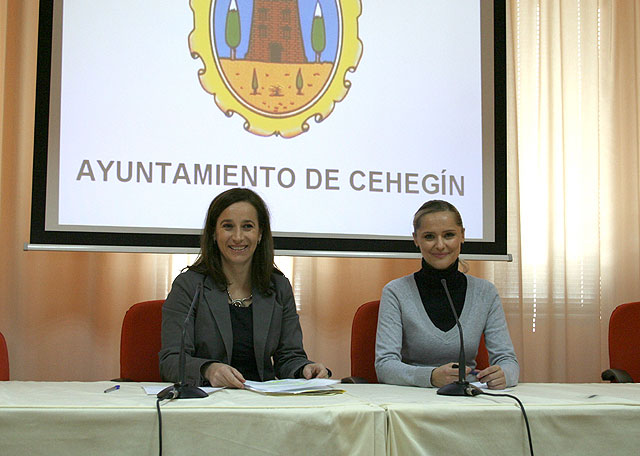 González (izquierda) y Fernández, durante la presentación, Foto 1