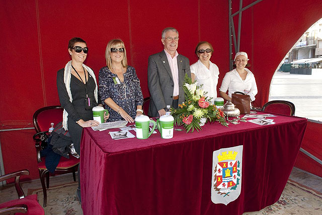 El Ayuntamiento recauda 2.200 euros en la postulación anual contra el cáncer - 1, Foto 1