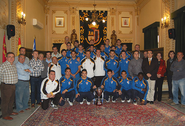 El Jumilla C.F. ofreció, en un sencillo acto, la Copa Federación al Ayuntamiento de la ciudad - 2, Foto 2