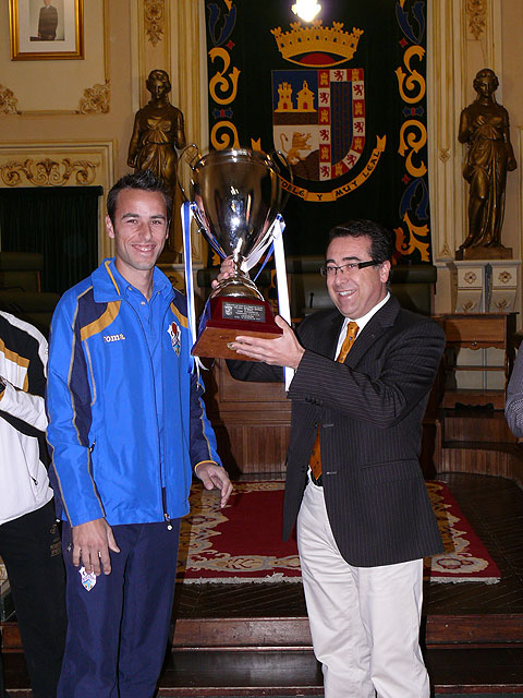 El Jumilla C.F. ofreció, en un sencillo acto, la Copa Federación al Ayuntamiento de la ciudad - 3, Foto 3