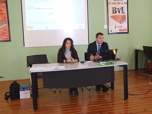 El director de CECARM visita Blanca y clausura los talleres sobre negocio electrónico que se han impartido en la localidad - 1, Foto 1