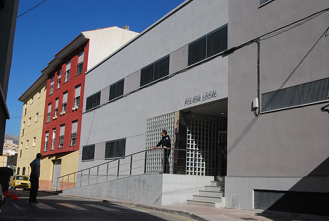 El nuevo edificio de la policía local “Cabo Alfonso Murcia” , ubicado el la calle del Pilar, abre hoy sus puertas al público, Foto 1