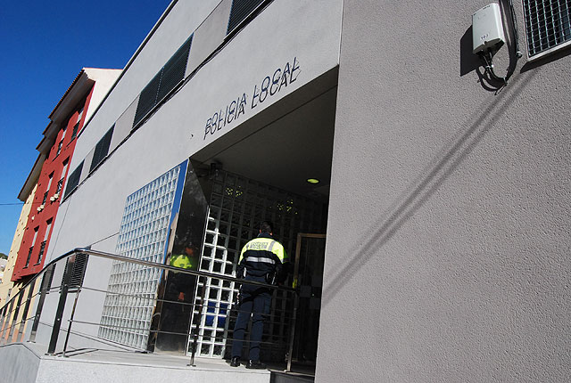 El nuevo edificio de la policía local “Cabo Alfonso Murcia” , ubicado el la calle del Pilar, abre hoy sus puertas al público, Foto 2
