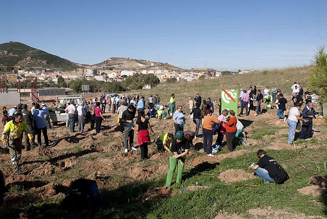 Voluntarios plantan 1.000 arboles en Alumbres con la campaña Ven y Siembra Vida - 5, Foto 5
