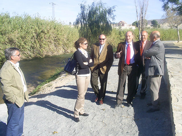 La CHS pone en marcha en Cieza un proyecto pionero para sustituir las cañas del río Segura por especies autóctonas - 1, Foto 1