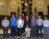 El Jumilla C.F. ofreció, en un sencillo acto, la Copa Federación al Ayuntamiento de la ciudad