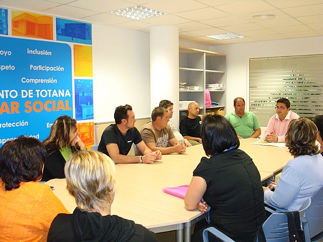 El concejal de Participación Ciudadana se reúne con los colectivos vecinales del municipio, Foto 1