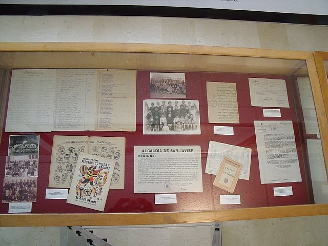 La exposición histórica sobre la Educación en el municipio llega a Santiago de la Ribera - 1, Foto 1