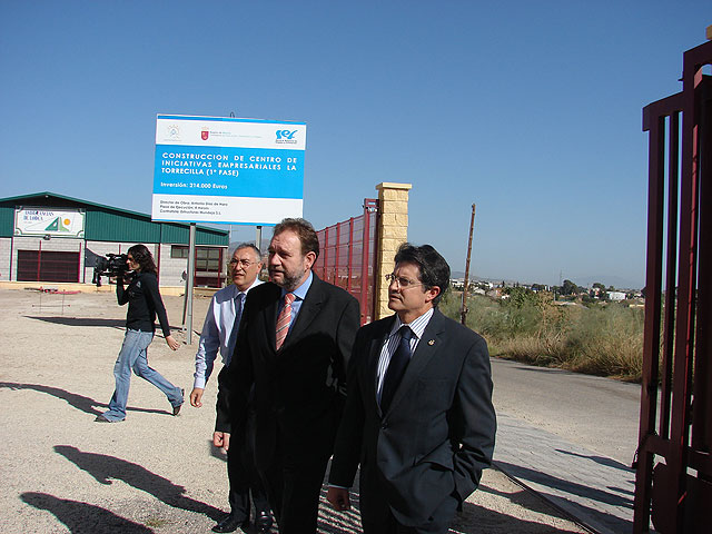 Constantino Sotoca y Francisco Jódar ponen la primera piedra de las obras con las que se duplicará el vivero de empresas de La Torrecilla - 3, Foto 3