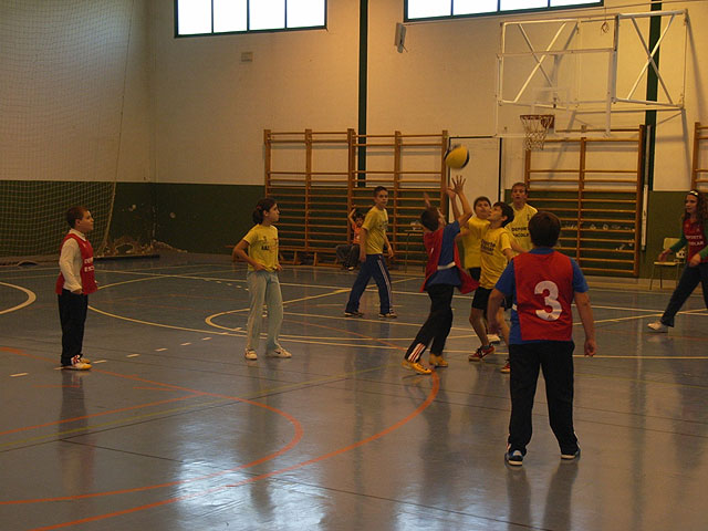 Una jornada de baloncesto alevín contó con la participación de escolares de Primaria, Foto 1