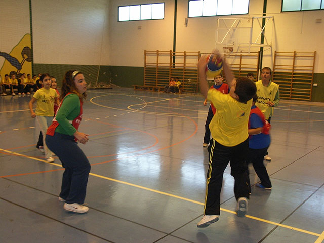Una jornada de baloncesto alevín contó con la participación de escolares de Primaria, Foto 2