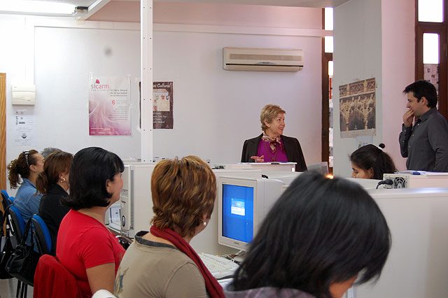 Las alguaceñas se familiarizan con la Informática - 2, Foto 2