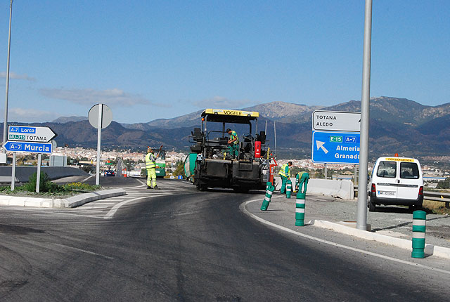 Finalizan las obras de acondicionamiento, asfaltado y señalización de los tres enlaces de la Autovía del Medieterráneo, a su paso por Totana, Foto 1