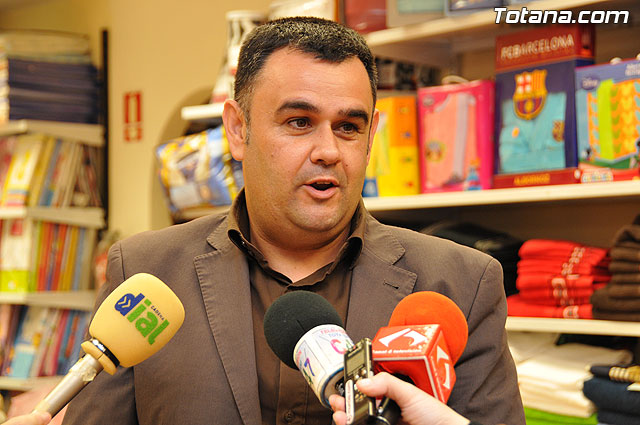 La Asociacin de Mujeres Empresarias y Profesionales de Totana presenta un calendario “anti-crisis” - 4