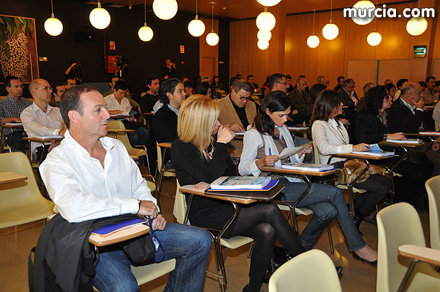 Ms de cien personas participan desde hoy en la “III Semana de Seguridad y Salud Laboral en la Construccin” - 10