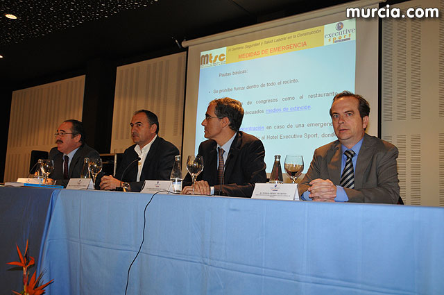 Ms de cien personas participan desde hoy en la “III Semana de Seguridad y Salud Laboral en la Construccin” - 6