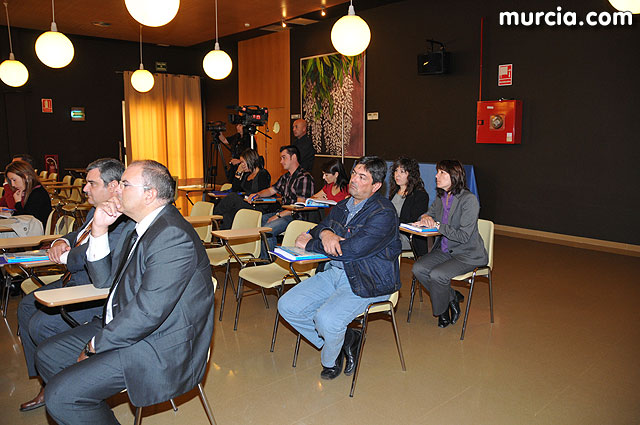 Ms de cien personas participan desde hoy en la “III Semana de Seguridad y Salud Laboral en la Construccin” - 13