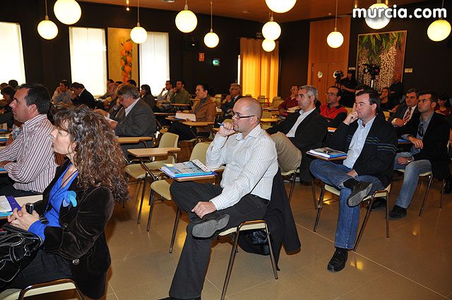 Ms de cien personas participan desde hoy en la “III Semana de Seguridad y Salud Laboral en la Construccin” - 14