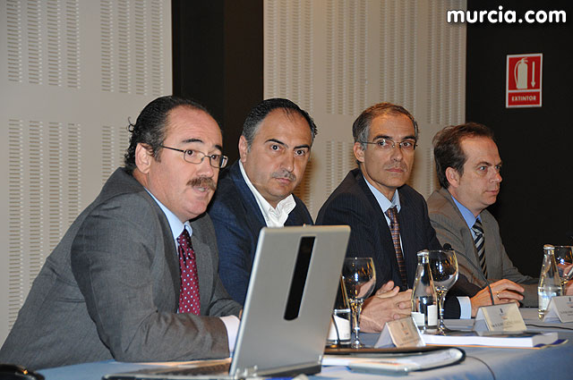 Ms de cien personas participan desde hoy en la “III Semana de Seguridad y Salud Laboral en la Construccin” - 17