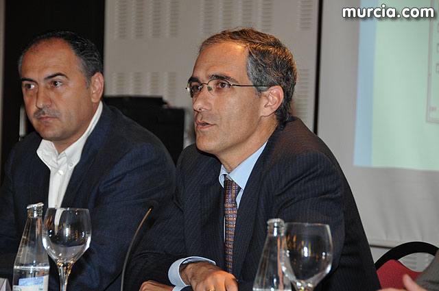 Ms de cien personas participan desde hoy en la “III Semana de Seguridad y Salud Laboral en la Construccin” - 19