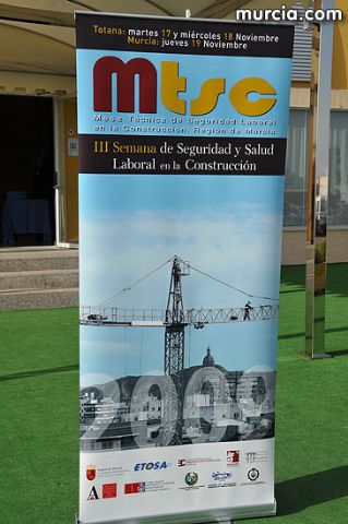 Ms de cien personas participan desde hoy en la “III Semana de Seguridad y Salud Laboral en la Construccin” - 25