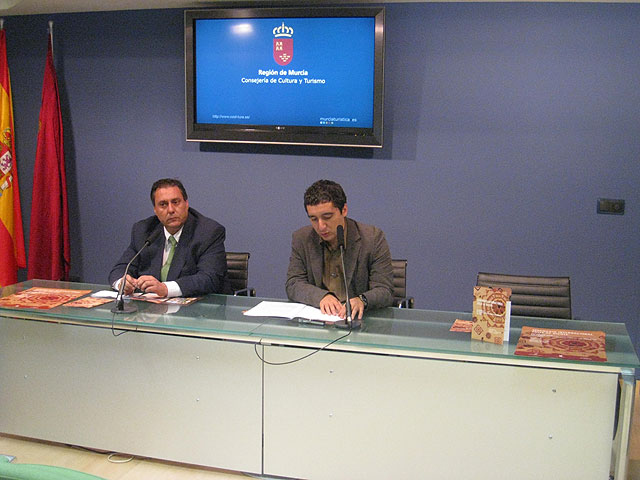 El alcalde de Villanueva del Segura y vicepresidente del Consorcio Turístico Mancomunidad del Valle de Ricote, José Luis López, y el consejero de Cultura y Turismo, Pedro Alberto Cruz, Foto 1